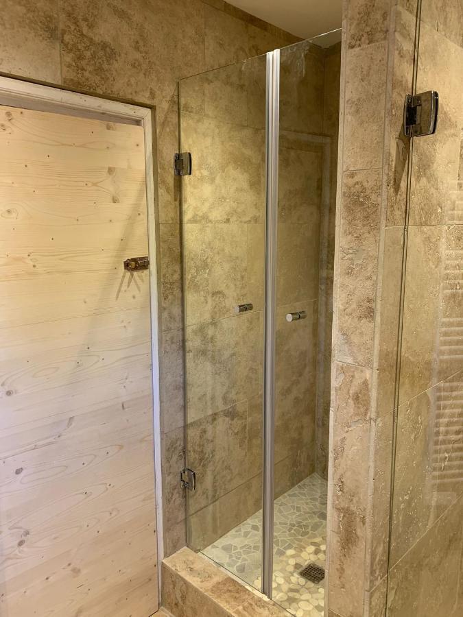 Gite Les Cabanes De Fallot Pour 15 Personnes - Piscine Naturelle L'isle-Bouzon Exterior photo